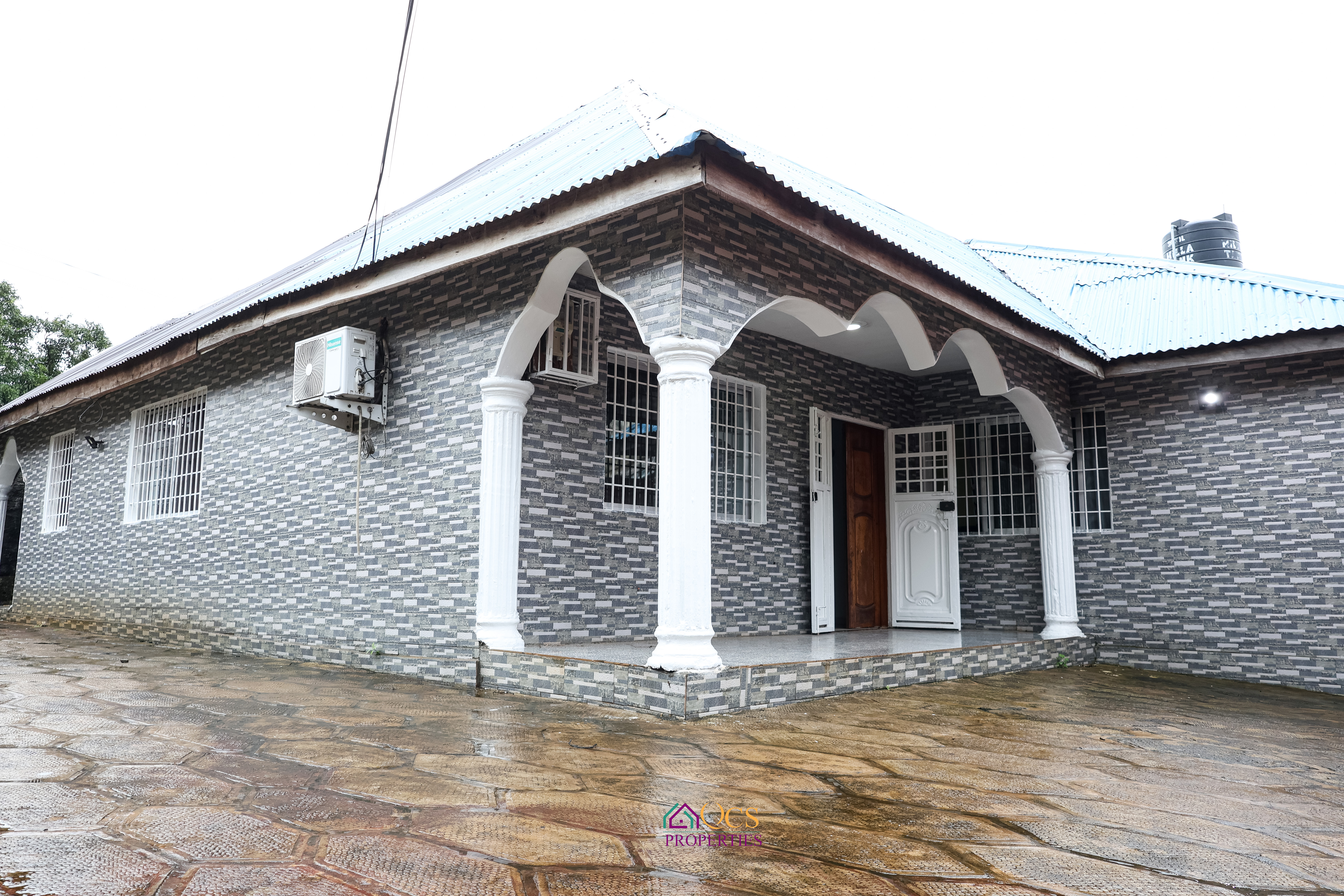 3 Bedrooms | 4 Bathrooms Fully Furnished Bungalow for Rent – Wilkinson Road